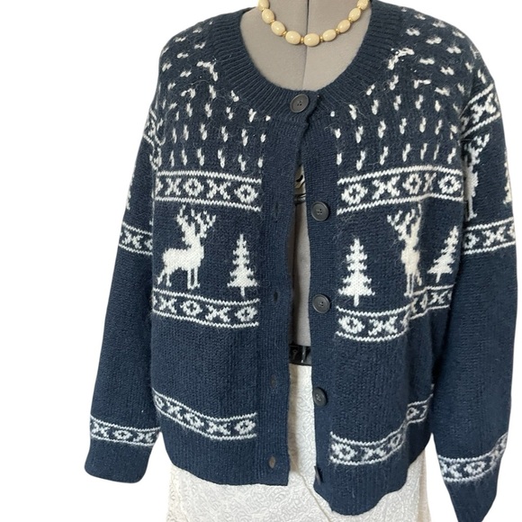 Old Navy Fair Isle Holiday Cardigan Sweater – XL Cozy Knit Button Front - Picture 4 of 8